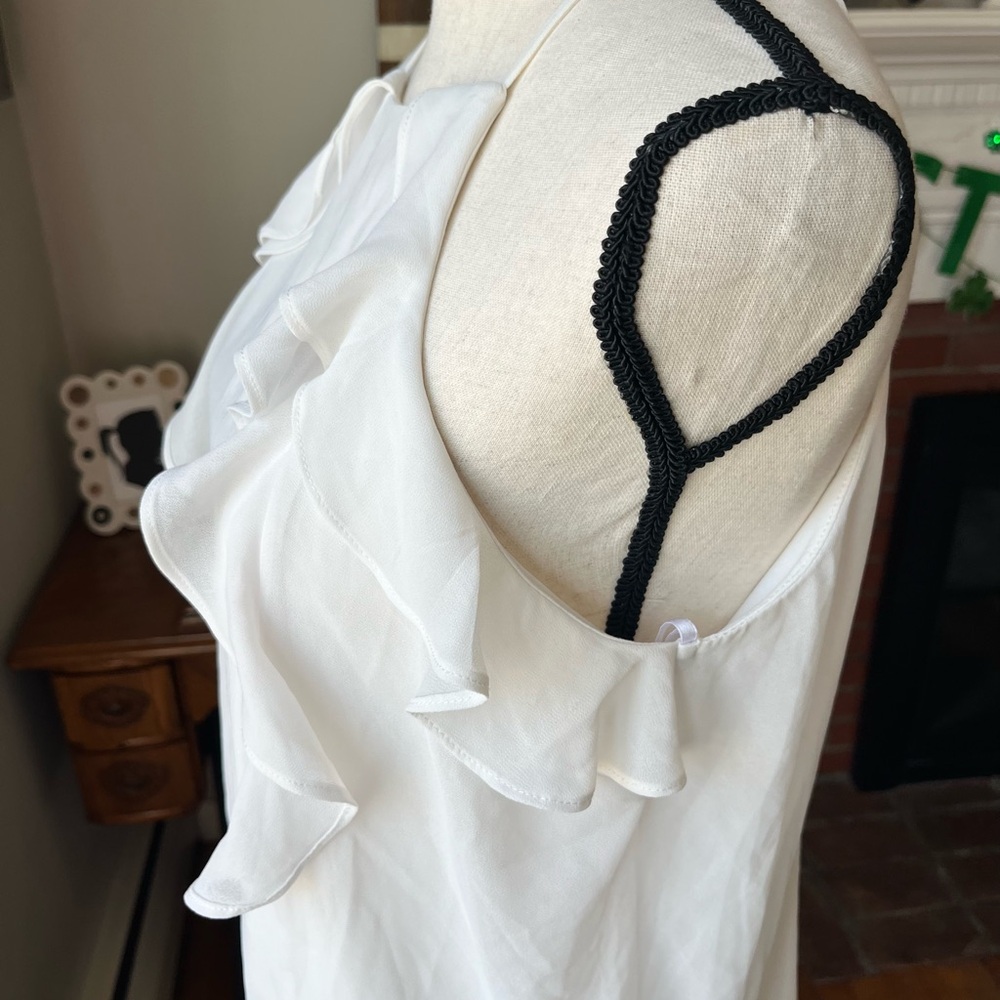 Monteau | White Ruffle Tank - Picture 5 of 10
